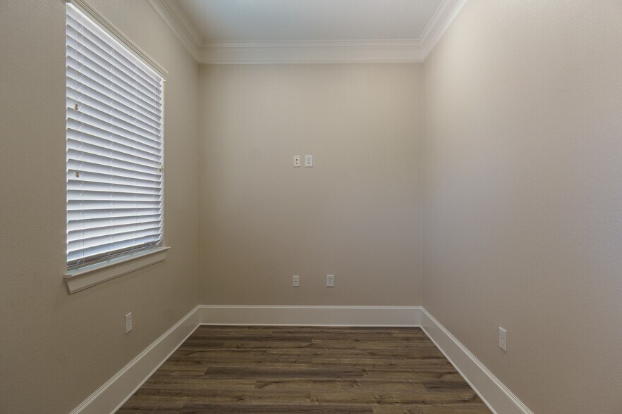 More Photos Of 19539 Champion Forest Dr, Spring Medical For Sale