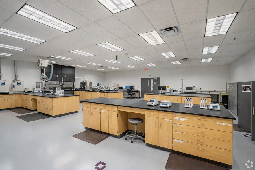 More Photos Of 2700 S Saginaw Rd, Midland Manufacturing For Sale