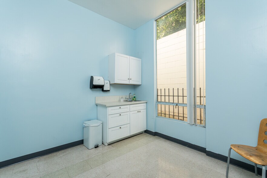 More Photos Of 1533 Alamitos Ave, Long Beach Medical For Sale