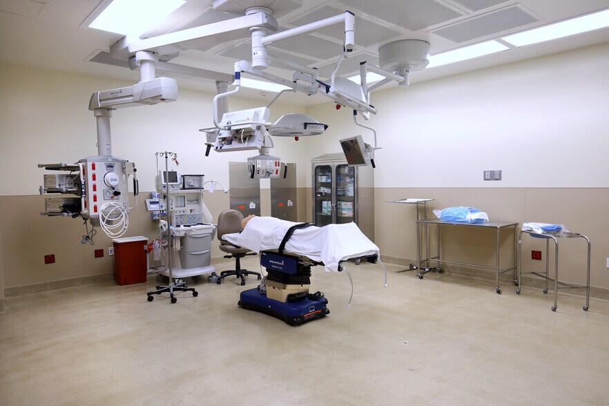 More Photos Of 1905 Doctors Hospital Dr, Bridgeport Healthcare For Sale