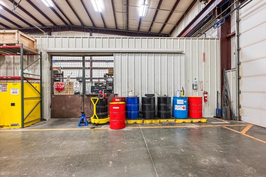 More Photos Of 12400 S Sunnylane Rd, Moore Manufacturing For Lease