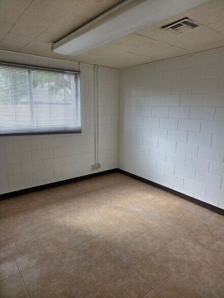 More Photos Of 8531 Whitaker St, Buena Park Warehouse For Lease