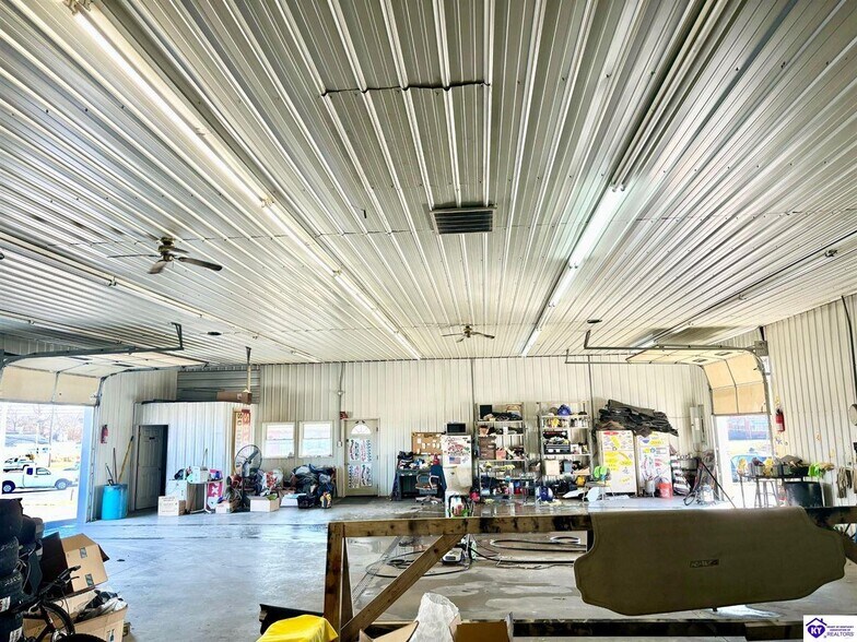 More Photos Of 711 E Broadway St, Campbellsville General Retail For Sale