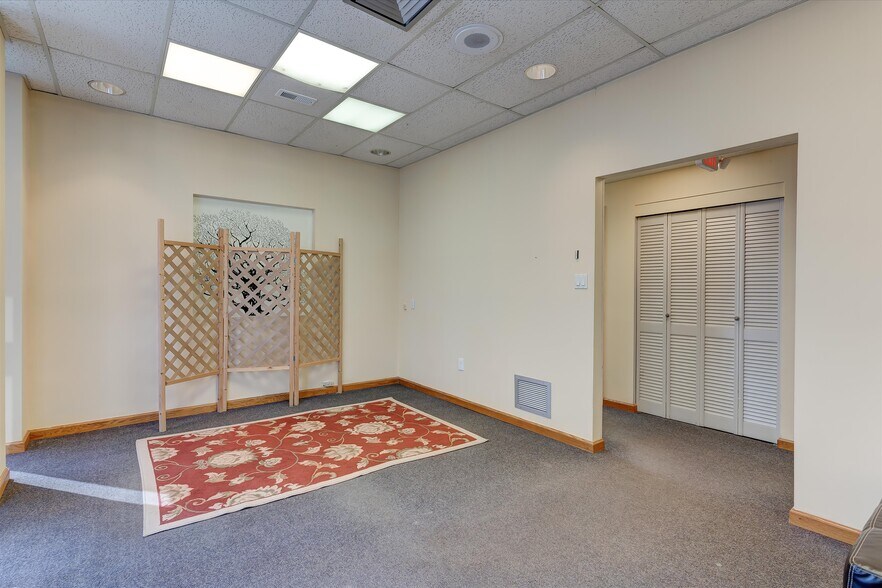 More Photos Of 106 Administration Rd, Oak Ridge Medical For Lease