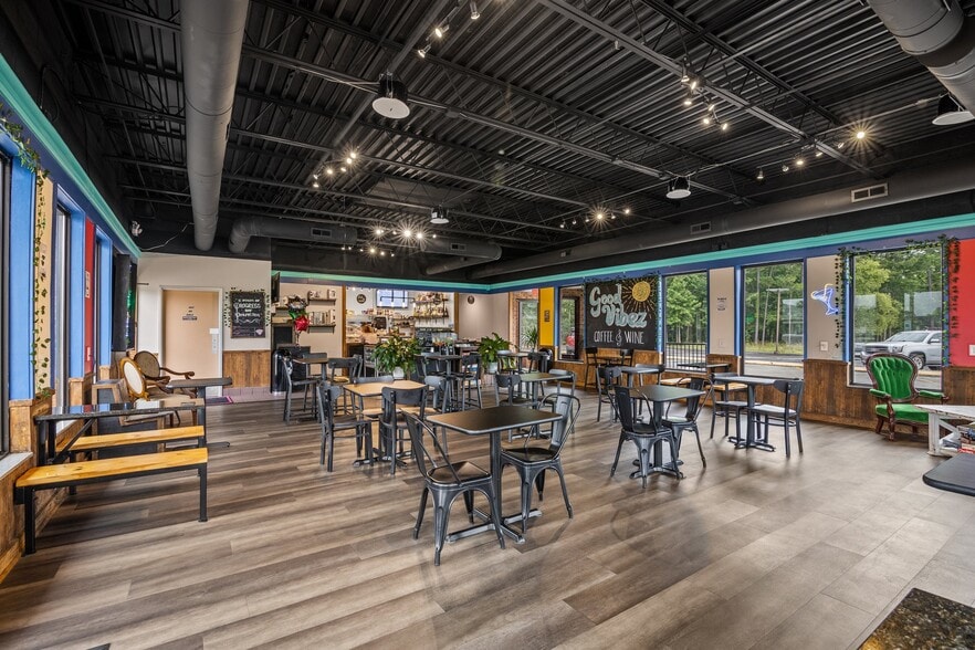 More Photos Of 413 W Main St, Havelock Fast Food For Lease