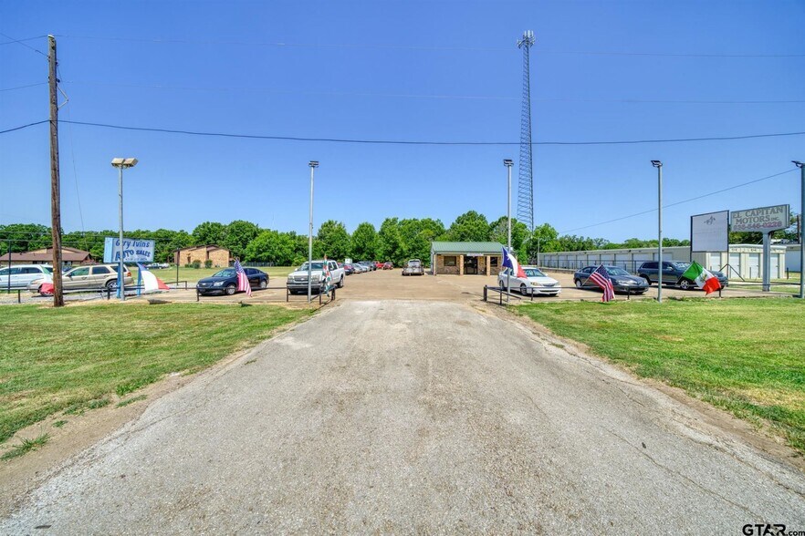 More Photos Of 1504 E Loop 304, Crockett Office For Sale