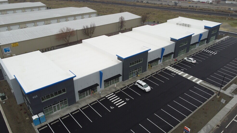 More Photos Of 825 N. Edison Street, Kennewick General Retail For Lease