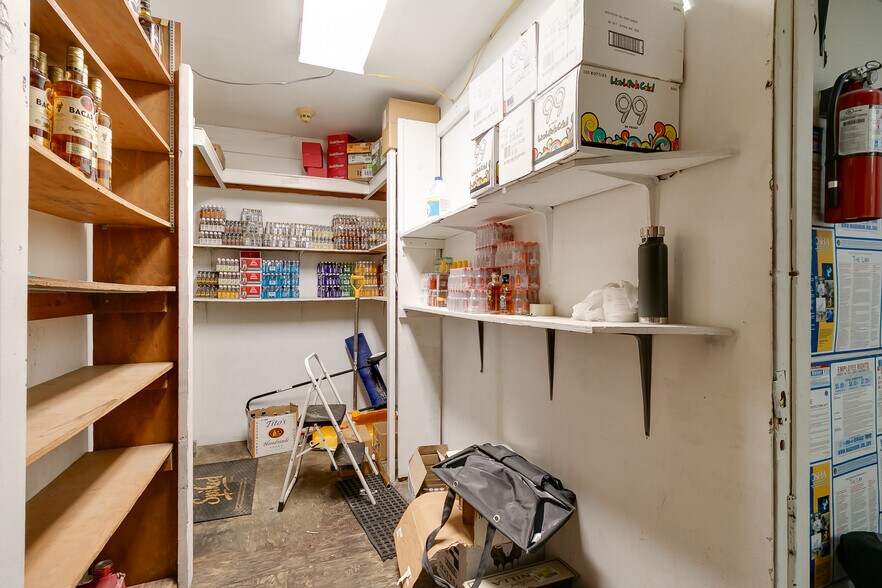 More Photos Of 7016 Page Ave, Saint Louis General Retail For Lease