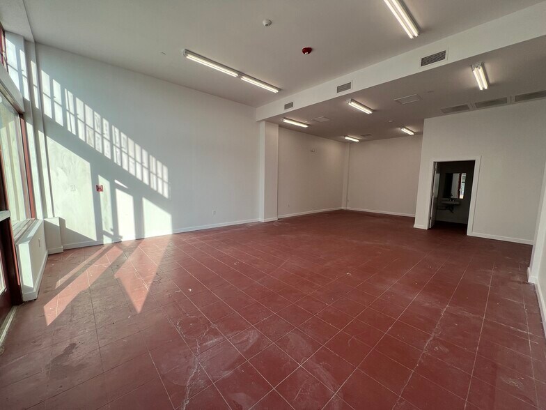 More Photos Of 104 E Central Ave, Temple Office For Lease