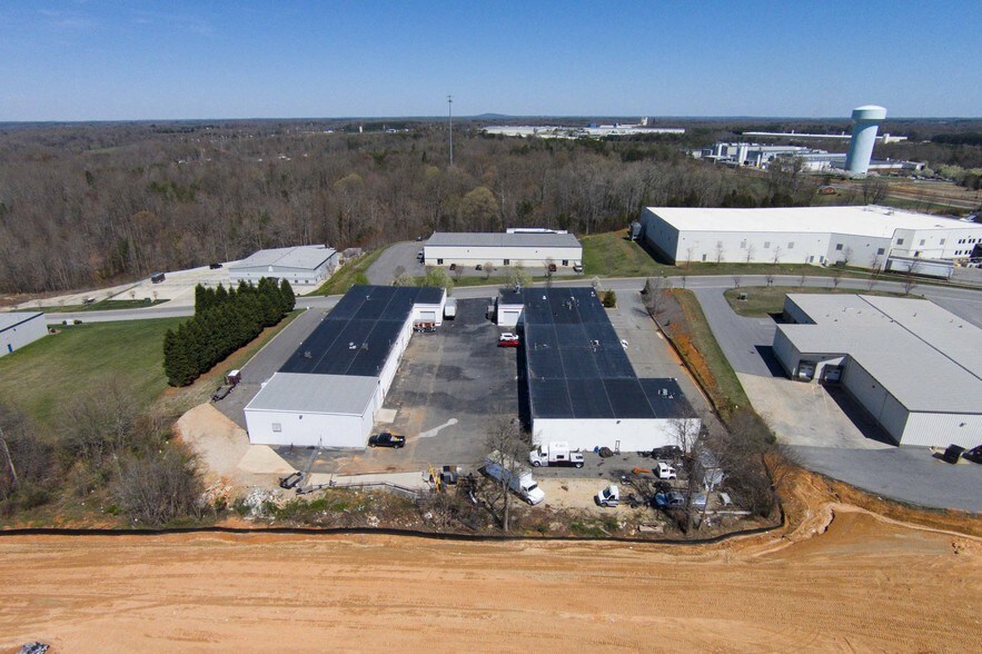 More Photos Of 159 Barley Park Ln, Mooresville Manufacturing For Lease