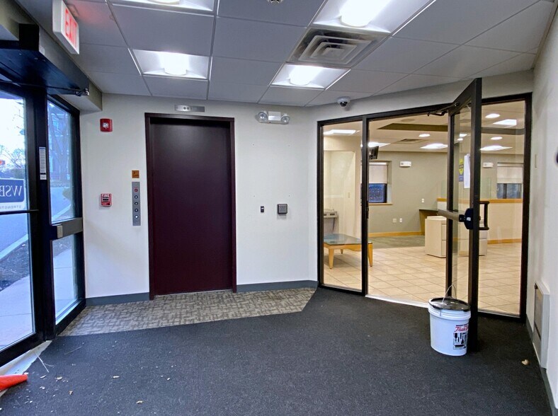 More Photos Of 573 Main St, Woburn Office For Lease