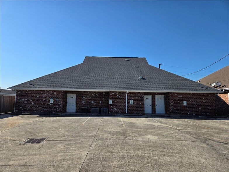 More Photos Of 1065 Muller Pky, Westwego Office For Sale