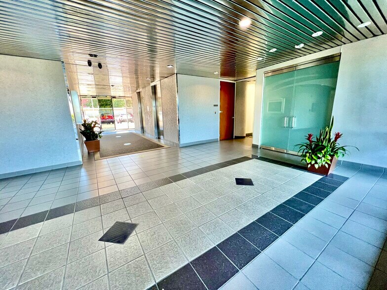 More Photos Of 1200 W Walnut Hill Ln, Irving Office For Lease