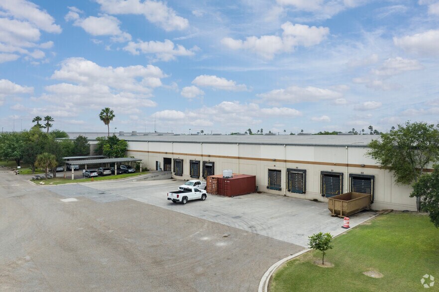 More Photos Of 901 W Owassa Rd, Edinburg Warehouse For Lease