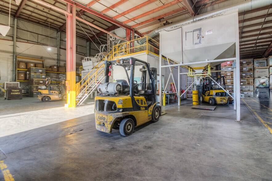 More Photos Of 1535-1541 W Lee Rd, Othello Warehouse For Sale