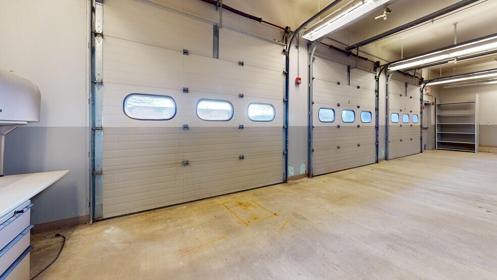 More Photos Of 600 S Nicolet Rd, Appleton Office For Lease
