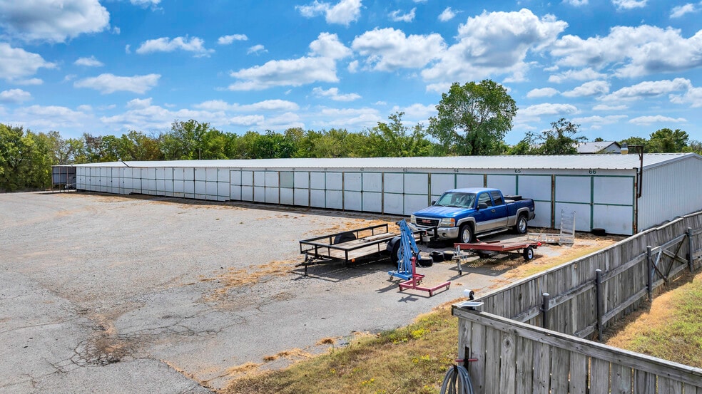 More Photos Of 3100 S Commerce St, Ardmore Warehouse For Sale