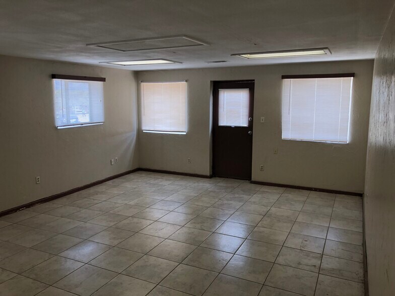 More Photos Of 1000 Ferguson Rd, Corsicana Warehouse For Sale