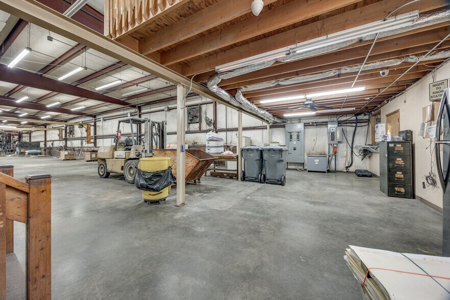 More Photos Of 3380 Smith Farm Rd, Matthews Warehouse For Lease