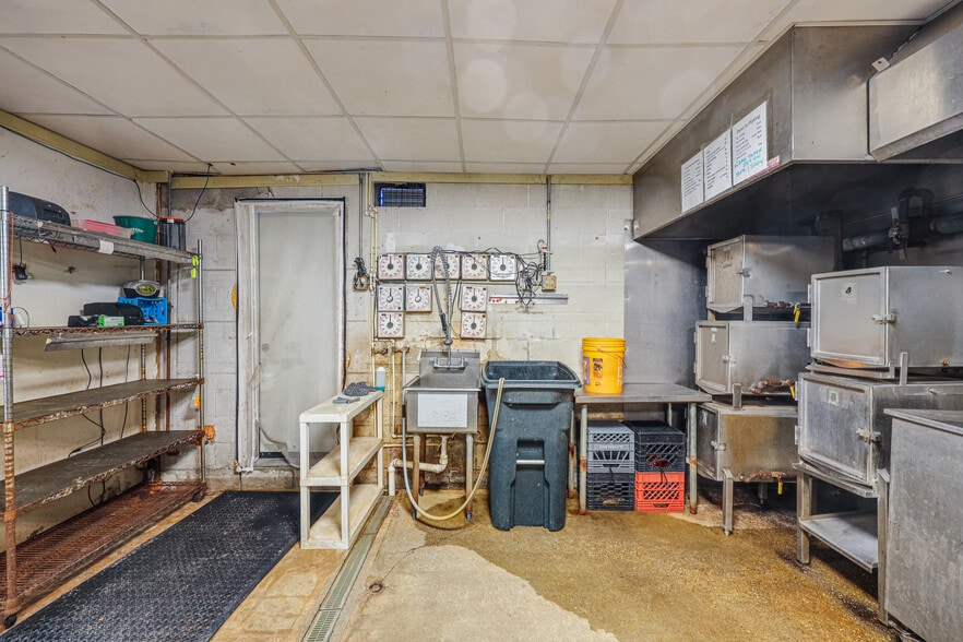 More Photos Of 7100 Sollers Point Rd, Baltimore Restaurant For Sale