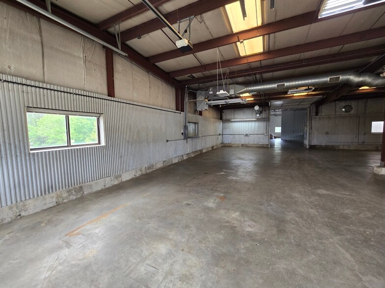 More Photos Of 151 Independence Dr, Union Flex For Sale