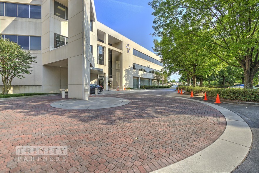 More Photos Of 2001 Laurel St, Columbia Medical For Sale