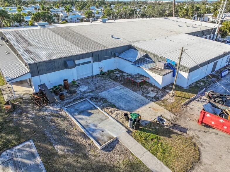 More Photos Of 1816 57th St, Sarasota Warehouse For Sale
