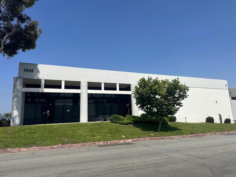 More Photos Of 1315 S Johnson Dr, City of Industry Warehouse For Lease