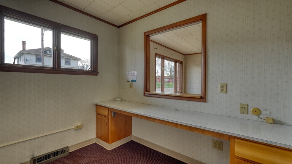 More Photos Of 126 S 9th St, Cambridge Office For Lease