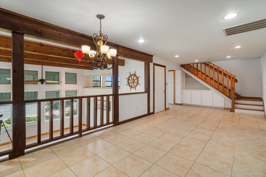 More Photos Of 804 Bay Ave, Kemah Specialty For Sale