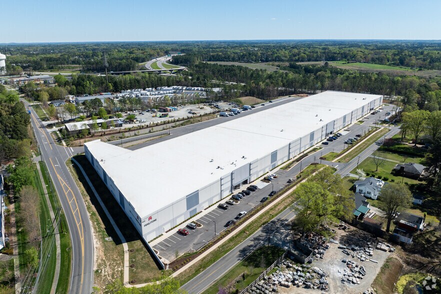 More Photos Of 933 Ellis Rd, Durham Distribution For Lease