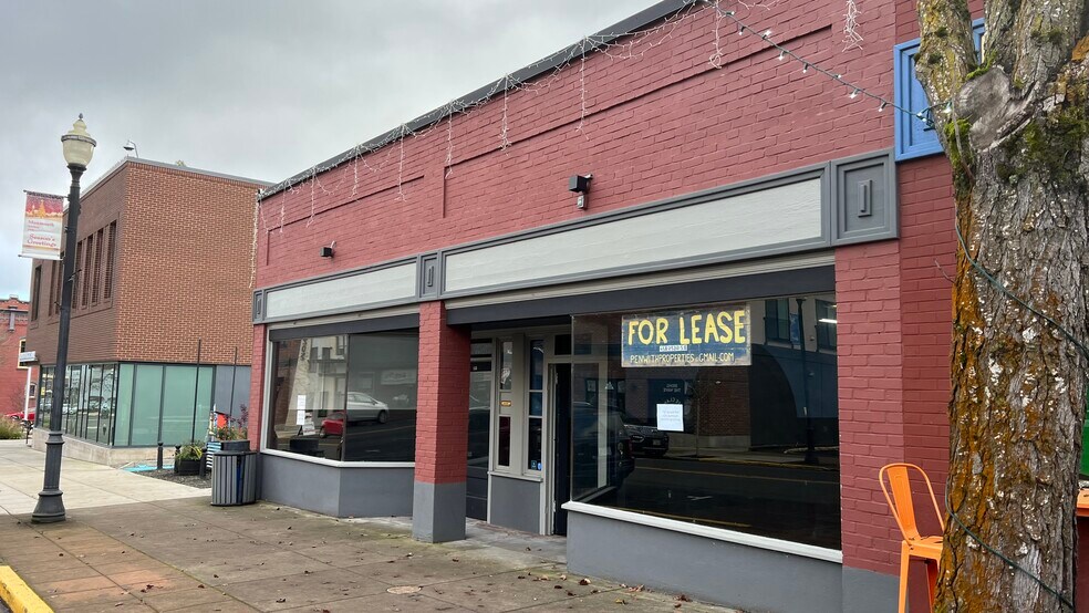 More Photos Of 155-167 Main St W, Monmouth Storefront For Lease
