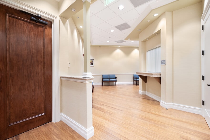 More Photos Of 3021 N Airport Pulling Rd, Naples Office For Sale