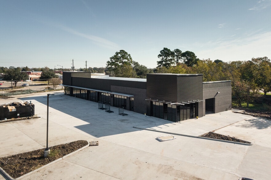 More Photos Of 2903 S Main St, Stafford Storefront For Lease