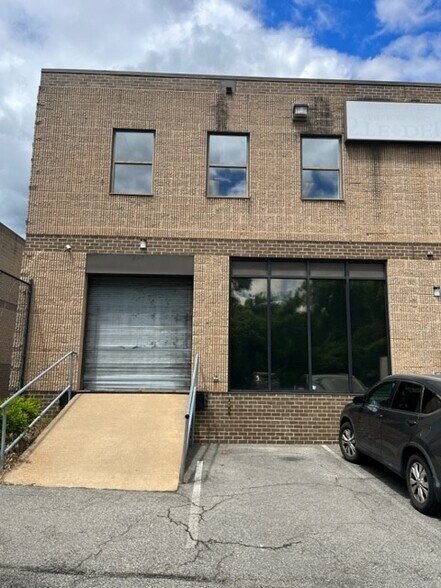 More Photos Of 5505 Vine St, Alexandria Warehouse For Lease