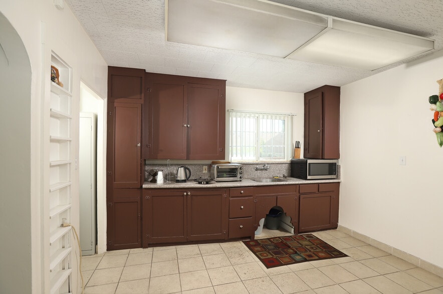 More Photos Of 4160 Verdugo Rd, Los Angeles Office For Sale