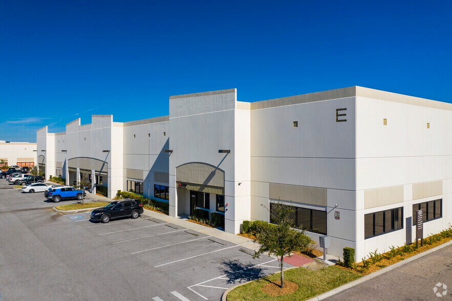 More Photos Of 4570-4582 Eagle Falls Pl, Tampa Warehouse For Lease