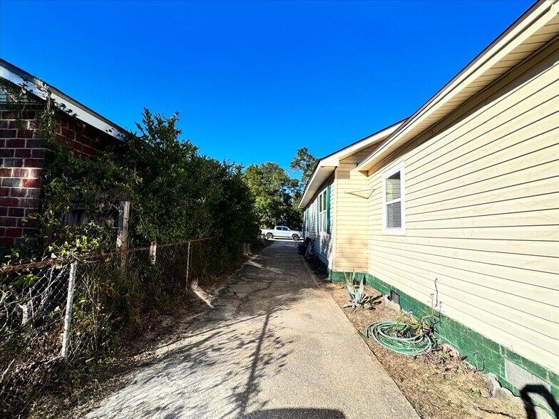 More Photos Of 1007 W Wright St, Pensacola Specialty For Sale