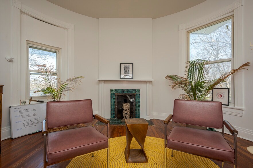 More Photos Of 199 E Loudon Ave, Lexington Office Residential For Sale