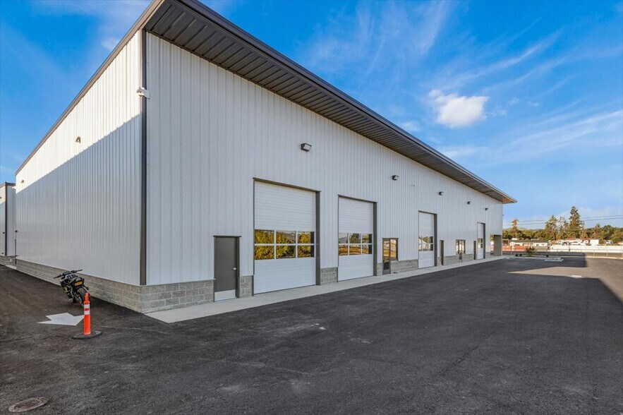More Photos Of 167 Bateman Dr, Medford Light Manufacturing For Lease
