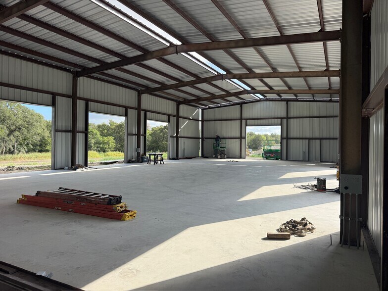 More Photos Of 530 Strateman Ln, New Braunfels Warehouse For Lease