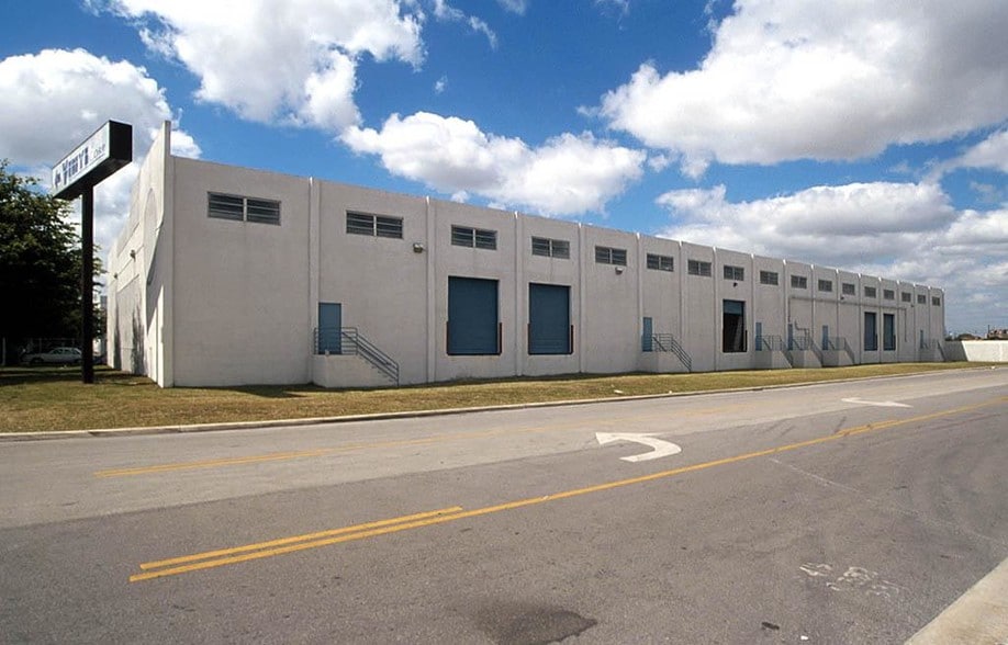 More Photos Of 8201-8209 NW 70th St, Miami Warehouse For Lease