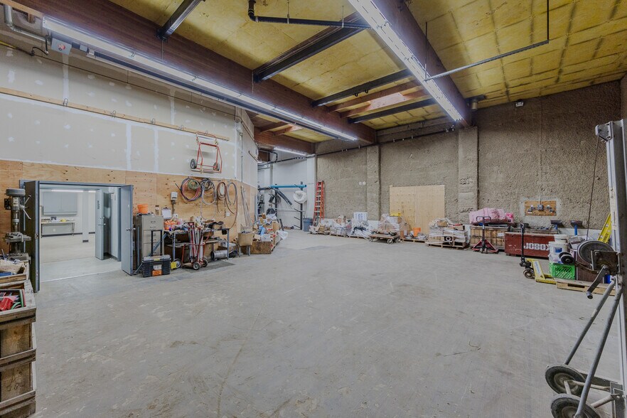 More Photos Of 3905 2nd Ave, Burnaby Flex For Sale