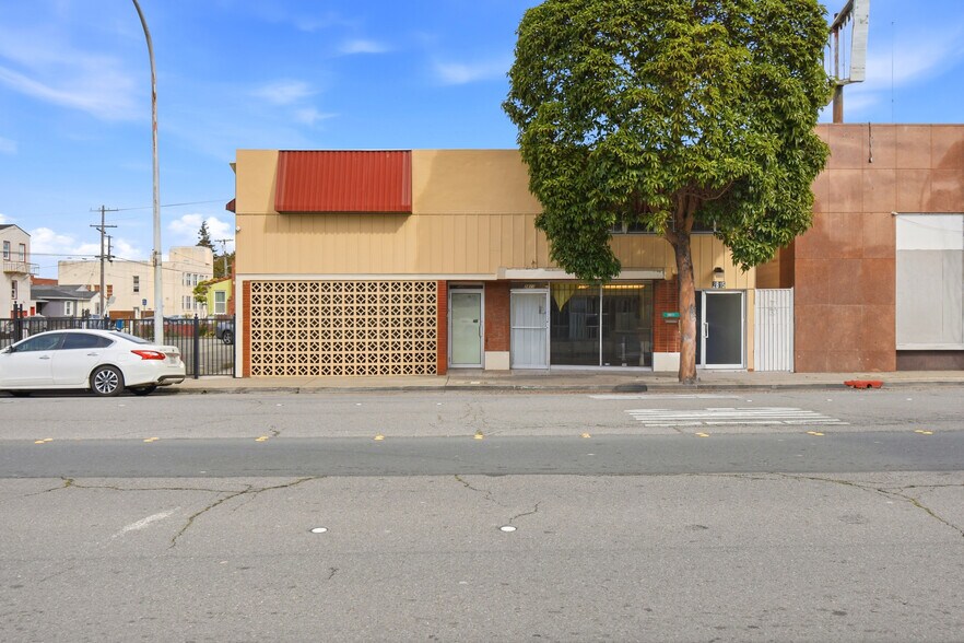 More Photos Of 2809-2815 Macdonald Ave, Richmond Office For Sale