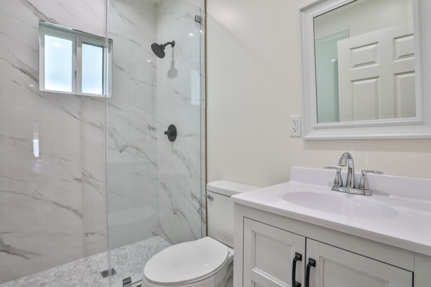 More Photos Of 2111 Scott Rd, Burbank Apartments For Sale