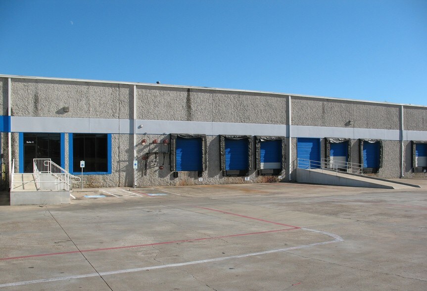 More Photos Of 4884 Duncanville Rd, Dallas Warehouse For Lease
