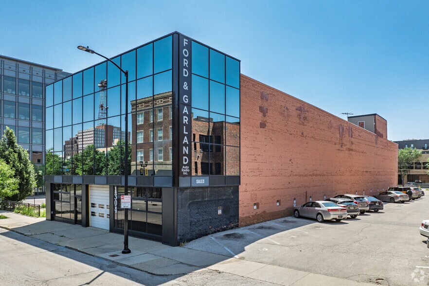 Primary Photo Of 1304 Locust St, Des Moines Storefront For Sale