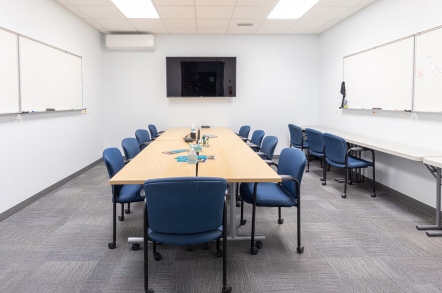 More Photos Of 2940 Parkview Dr, Petoskey Office For Sale