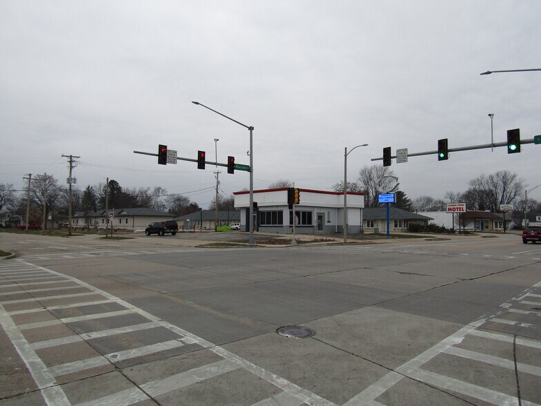 More Photos Of 1532 E Racine St, Janesville General Retail For Lease