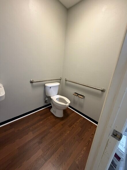 More Photos Of 17000 Alico Commerce Ct, Fort Myers Flex For Sale